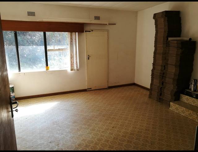 5 BEDROOM HOUSE TO LET IN PROTEA PARK